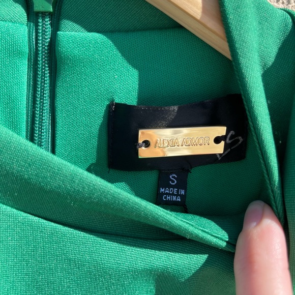Alexia Admor Green sleeveless Sheath Dress - Emerald Green - Picture 3 of 8